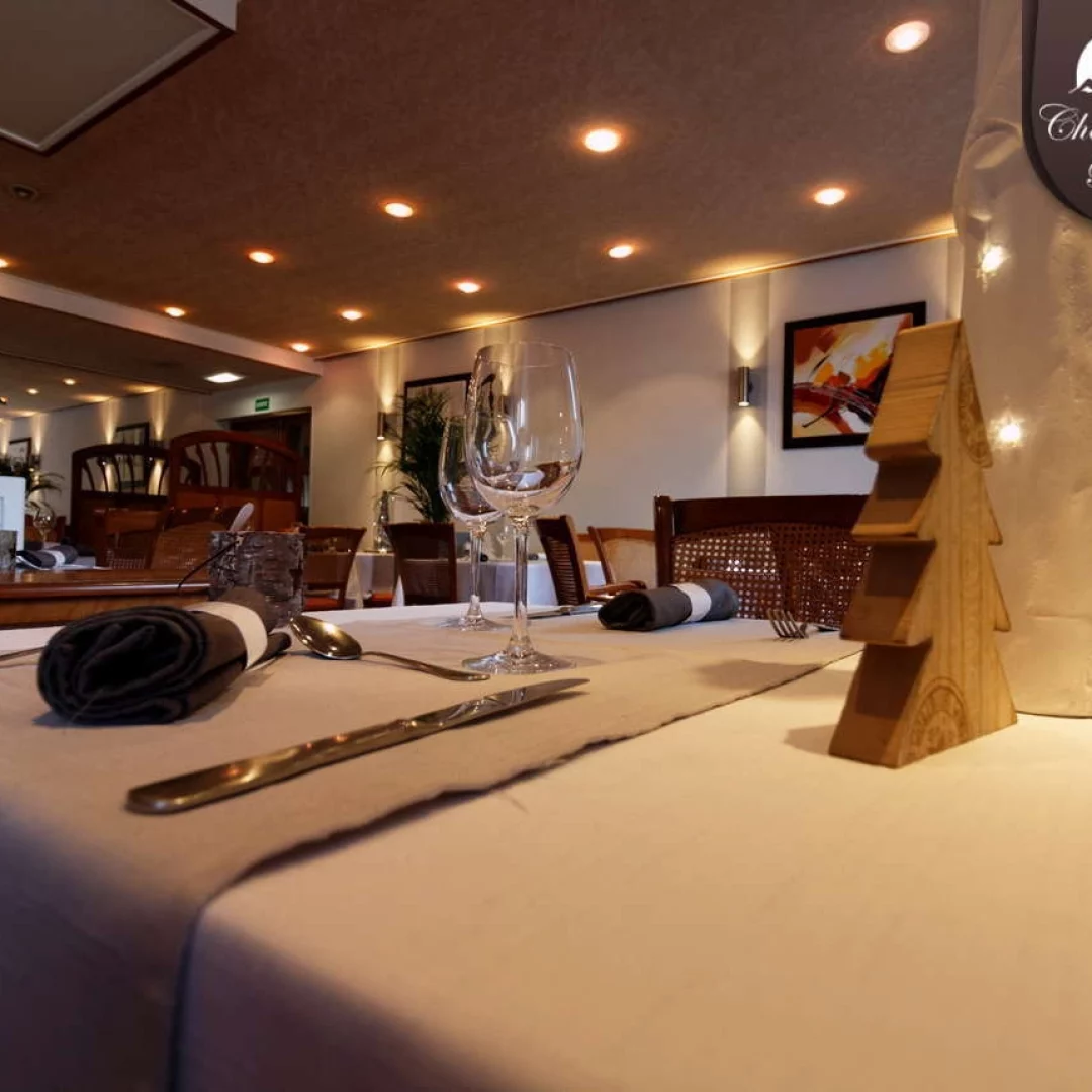 Salle du restaurant du Chalet des Roches, à La Bresse dans les Vosges