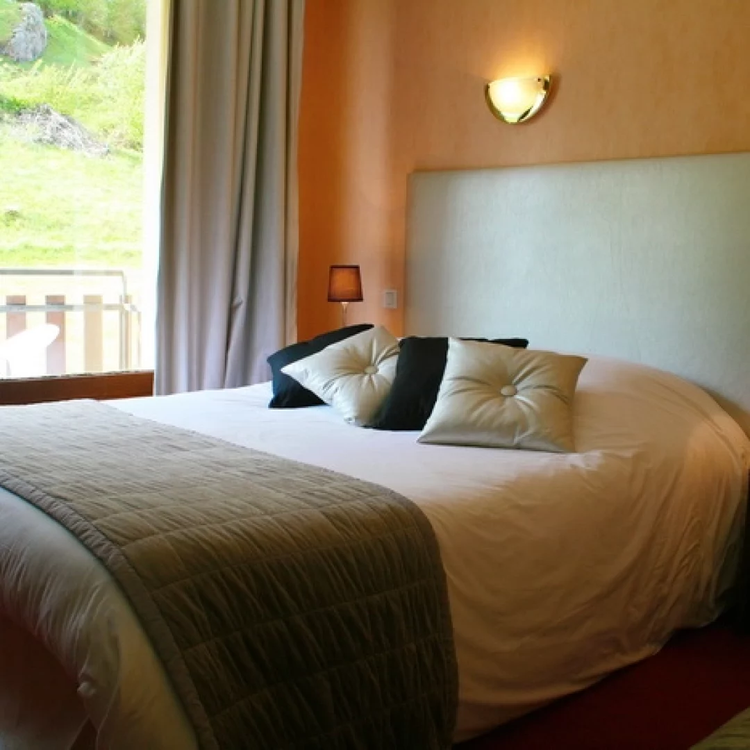 Une des chambres de l'hôtel du Chalet des Roches à La Bresse dans les Vosges